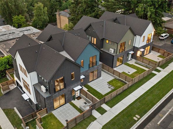 18603 104th Avenue NE B, Bothell WA 98011