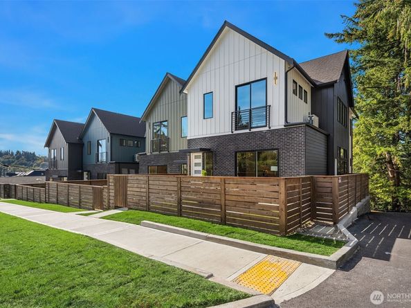 18607 104th Avenue NE B, Bothell WA 98011