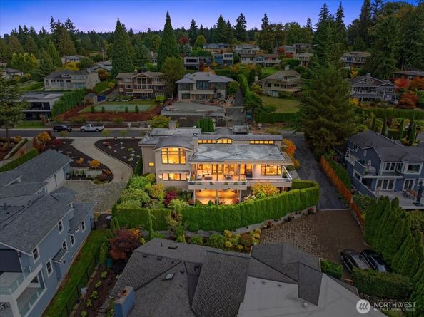 5607 104th Avenue NE, Kirkland WA 98033