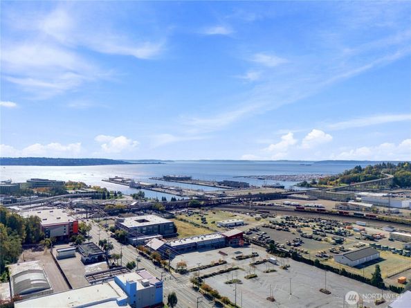 2030 13th Avenue W 101, Seattle WA 98119