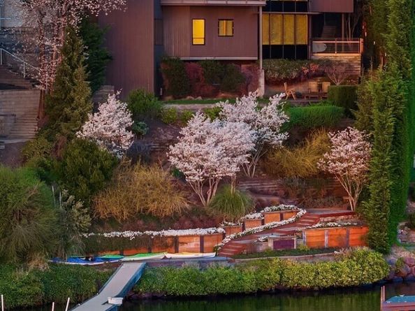 7703 W Mercer Way, Mercer Island WA 98040