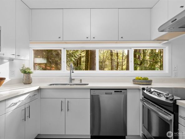 4241 155th Place SE 44, Bellevue WA 98006
