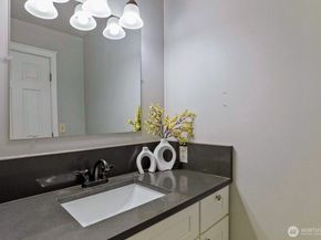 1226 Bellefield Park Lane NW 1226, Bellevue WA 98004