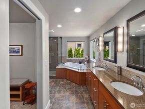 11236 108th Ave Ne, Kirkland WA 98033