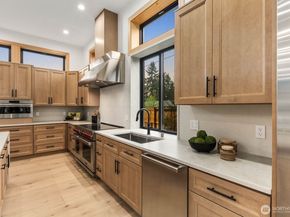 1207 145th Avenue SE, Bellevue WA 98007