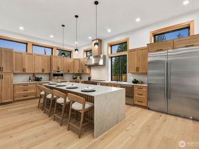 1207 145th Avenue SE, Bellevue WA 98007