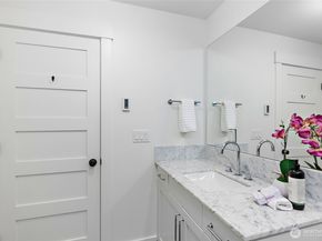 2708 1st Avenue W, Seattle WA 98119