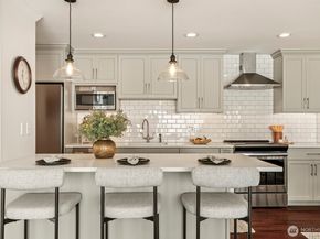 733 Lake Street S 301, Kirkland WA 98033