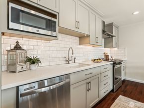 733 Lake Street S 301, Kirkland WA 98033