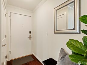 733 Lake Street S 301, Kirkland WA 98033