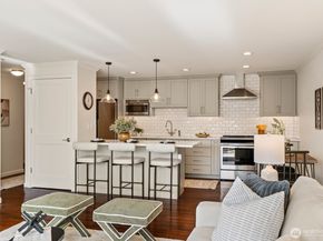 733 Lake Street S 301, Kirkland WA 98033