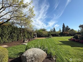 1055 91st Avenue NE, Bellevue WA 98004