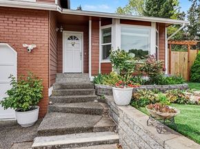 4002 NE 7th Court, Renton WA 98056