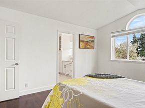 4002 NE 7th Court, Renton WA 98056