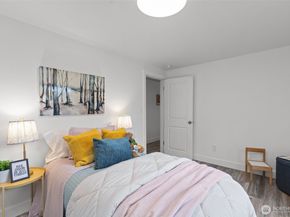 16142 Midvale Avenue N, Shoreline WA 98133