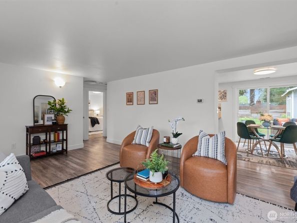 16142 Midvale Avenue N, Shoreline WA 98133