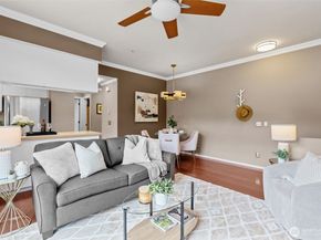 22022 42nd Avenue S 202, Kent WA 98032