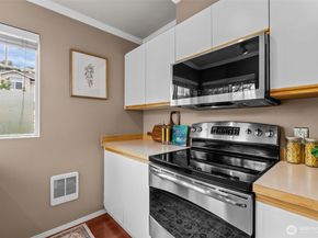 22022 42nd Avenue S 202, Kent WA 98032