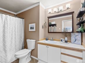 22022 42nd Avenue S 202, Kent WA 98032
