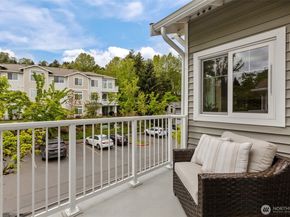 22022 42nd Avenue S 202, Kent WA 98032