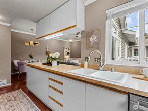 22022 42nd Avenue S 202, Kent WA 98032