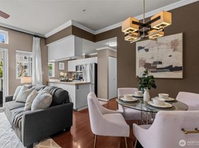 22022 42nd Avenue S 202, Kent WA 98032