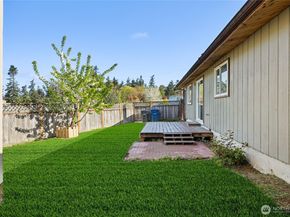 1417 S 257th Place, Des Moines WA 98198