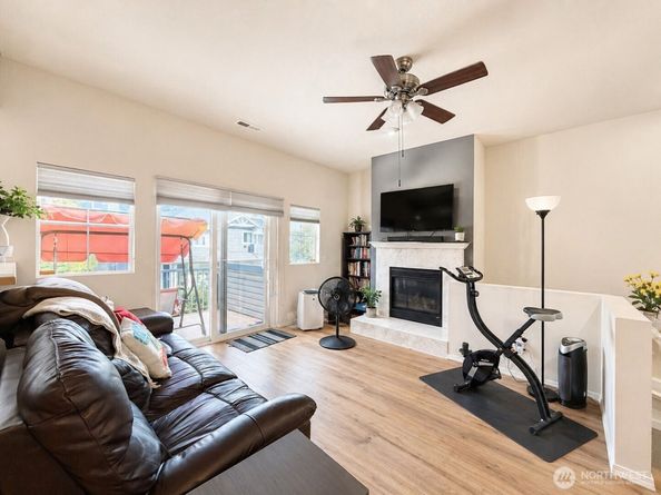 23782 SE Summerhill Lane 54, Issaquah WA 98029