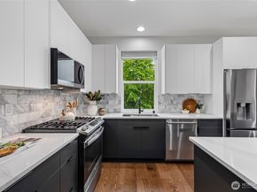 14590 36th Avenue NE, Lake Forest Park WA 98155