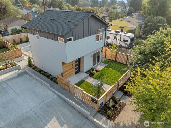 1605 SW Kenyon Street C, Seattle WA 98106