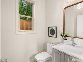 641 18th Avenue W, Kirkland WA 98033