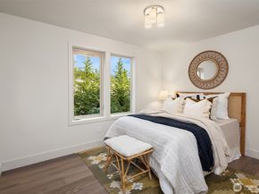 639 18th Avenue W, Kirkland WA 98033