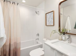 639 18th Avenue W, Kirkland WA 98033