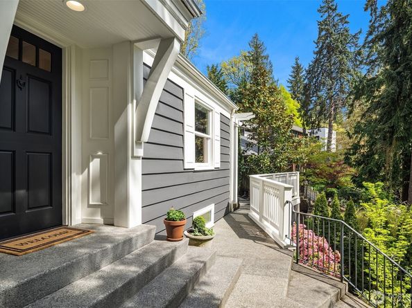 502 Lake Washington Boulevard E, Seattle WA 98112