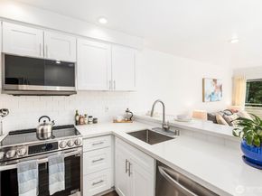 10237 SE 3rd Street 5, Bellevue WA 98004