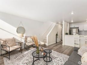 10237 SE 3rd Street 5, Bellevue WA 98004