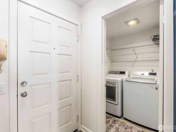 10237 SE 3rd Street 5, Bellevue WA 98004