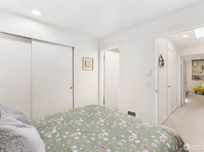 10237 SE 3rd Street 5, Bellevue WA 98004