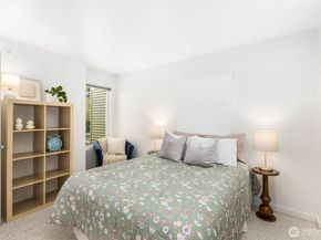 10237 SE 3rd Street 5, Bellevue WA 98004