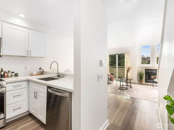 10237 SE 3rd Street 5, Bellevue WA 98004