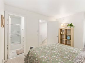 10237 SE 3rd Street 5, Bellevue WA 98004