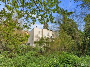 10237 SE 3rd Street 5, Bellevue WA 98004