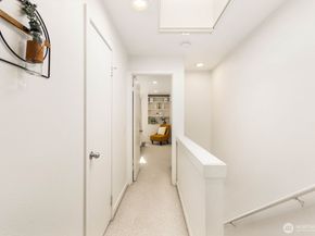 10237 SE 3rd Street 5, Bellevue WA 98004