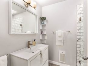 10237 SE 3rd Street 5, Bellevue WA 98004