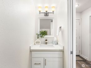 10237 SE 3rd Street 5, Bellevue WA 98004