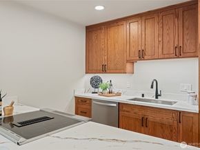 1400 Bellevue Way SE 1, Bellevue WA 98004