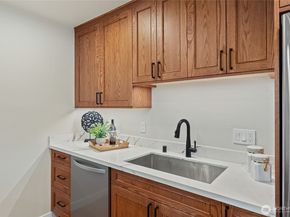 1400 Bellevue Way SE 1, Bellevue WA 98004