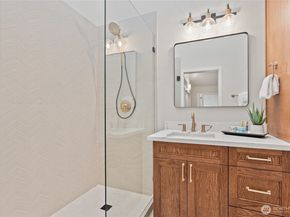 1400 Bellevue Way SE 1, Bellevue WA 98004