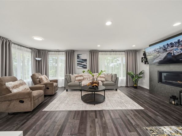 5643 16th Avenue SW, Seattle WA 98106