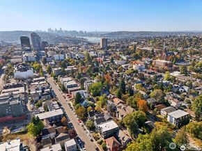 5255 Brooklyn Avenue NE, Seattle WA 98015
